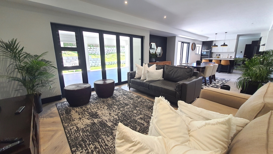 5 Bedroom Property for Sale in Theescombe Eastern Cape